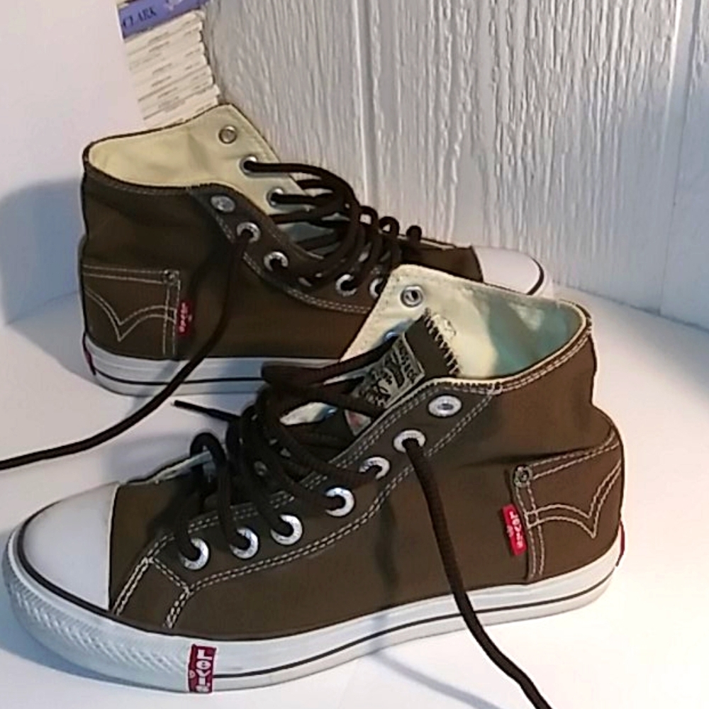 Levi's canvas hightops